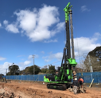 El alto conductor de pila del taladro de la eficacia operativa Rig Hydraulic CFA trabaja llenando la máquina