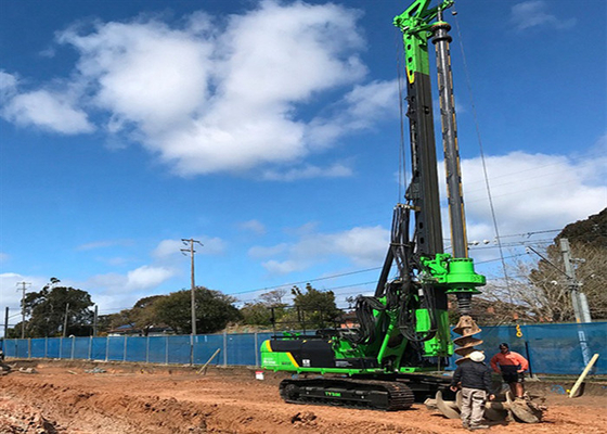 máquina rotatoria de la pila de la prensa hidráulica de la plataforma de perforación de la pila de la pista del motor del poder más elevado de los 83m los 4300Mm